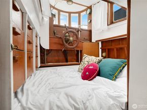 2143 N Northlake Way 34, Seattle WA 98103