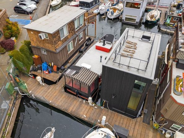 2143 N Northlake Way 34, Seattle WA 98103