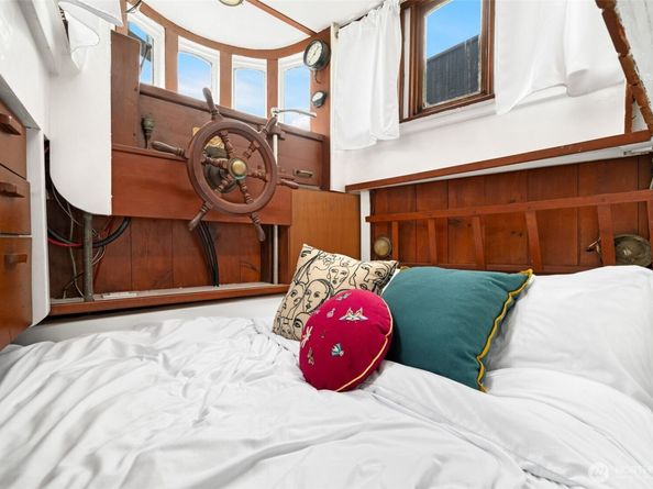 2143 N Northlake Way 34, Seattle WA 98103