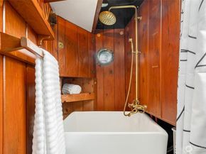 2143 N Northlake Way 34, Seattle WA 98103