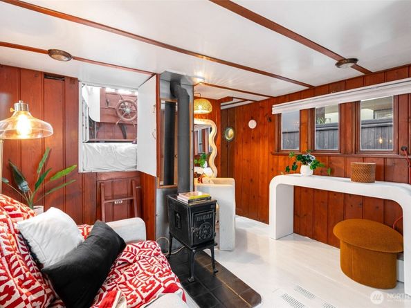 2143 N Northlake Way 34, Seattle WA 98103
