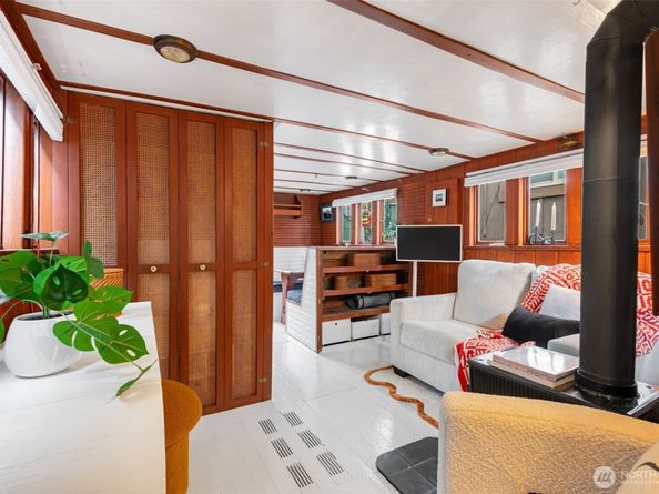 2143 N Northlake Way 34, Seattle WA 98103