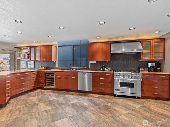 5622 39th Avenue W, Seattle WA 98199