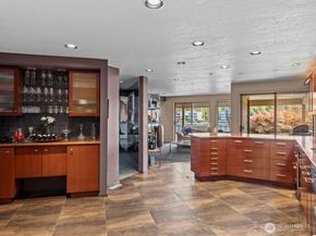 5622 39th Avenue W, Seattle WA 98199