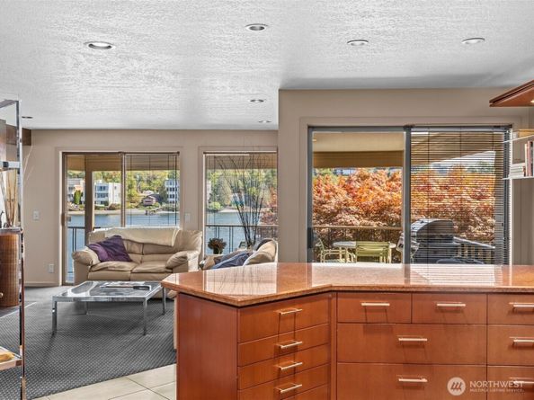 5622 39th Avenue W, Seattle WA 98199