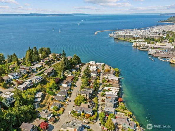 5622 39th Avenue W, Seattle WA 98199