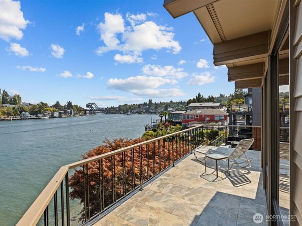 5622 39th Avenue W, Seattle WA 98199