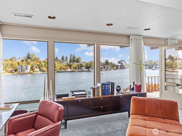 5622 39th Avenue W, Seattle WA 98199