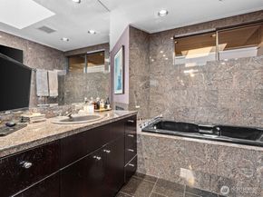 5622 39th Avenue W, Seattle WA 98199
