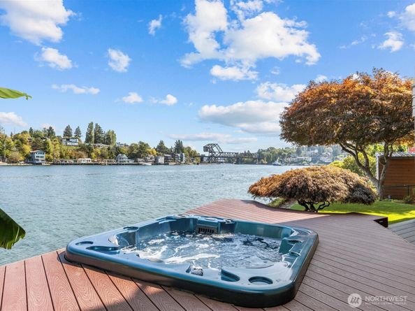 5622 39th Avenue W, Seattle WA 98199