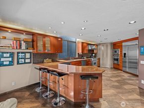 5622 39th Avenue W, Seattle WA 98199
