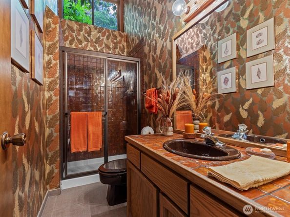 5622 39th Avenue W, Seattle WA 98199