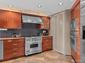 5622 39th Avenue W, Seattle WA 98199