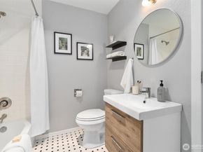 202 25th Avenue E D, Seattle WA 98112