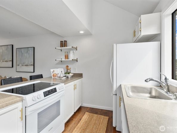 202 25th Avenue E D, Seattle WA 98112