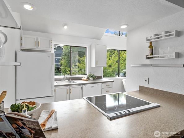 202 25th Avenue E D, Seattle WA 98112