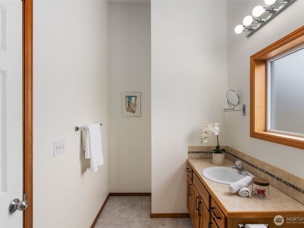 12047 33rd Avenue NE B, Seattle WA 98125