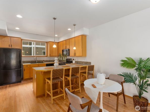 12047 33rd Avenue NE B, Seattle WA 98125