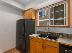12047 33rd Avenue NE B, Seattle WA 98125