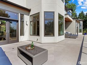 8246 W Mercer Way, Mercer Island WA 98040