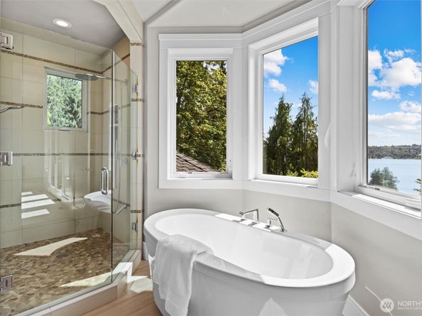 8246 W Mercer Way, Mercer Island WA 98040