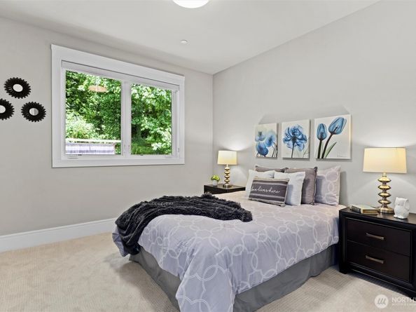 8246 W Mercer Way, Mercer Island WA 98040
