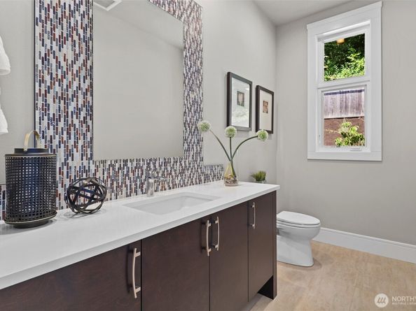 8246 W Mercer Way, Mercer Island WA 98040