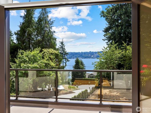 8246 W Mercer Way, Mercer Island WA 98040