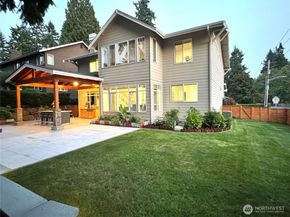 2312 108th Avenue SE, Bellevue WA 98004