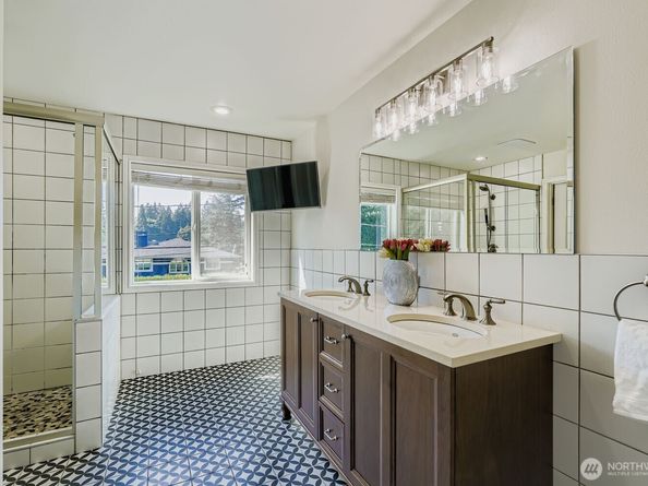 2312 108th Avenue SE, Bellevue WA 98004