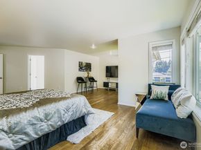 2312 108th Avenue SE, Bellevue WA 98004