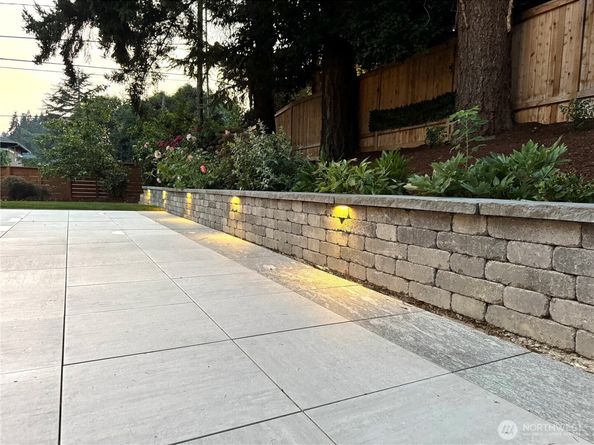 2312 108th Avenue SE, Bellevue WA 98004