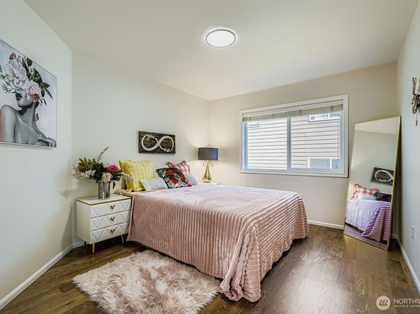 2312 108th Avenue SE, Bellevue WA 98004