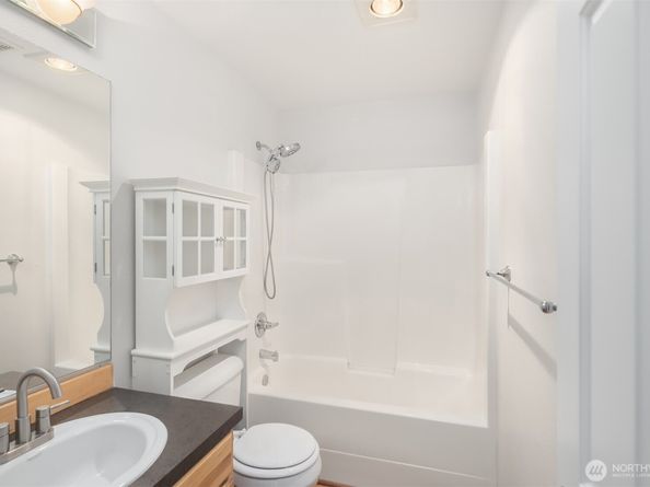 14335 Simonds Road NE A203, Kirkland WA 98034