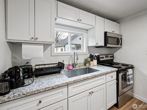 1103 N Wycoff Avenue A, Bremerton WA 98312