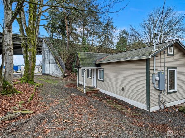 1103 N Wycoff Avenue A, Bremerton WA 98312
