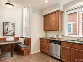 209 18th Avenue E B, Seattle WA 98112