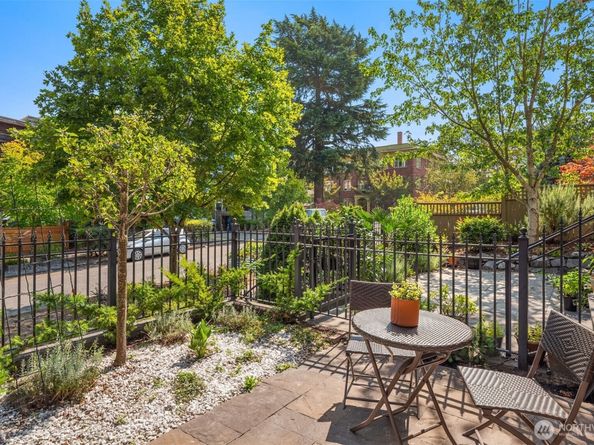 209 18th Avenue E B, Seattle WA 98112
