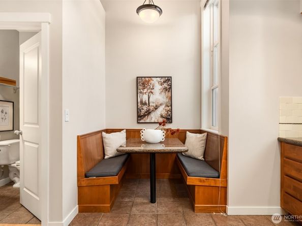 209 18th Avenue E B, Seattle WA 98112