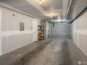 209 18th Avenue E B, Seattle WA 98112