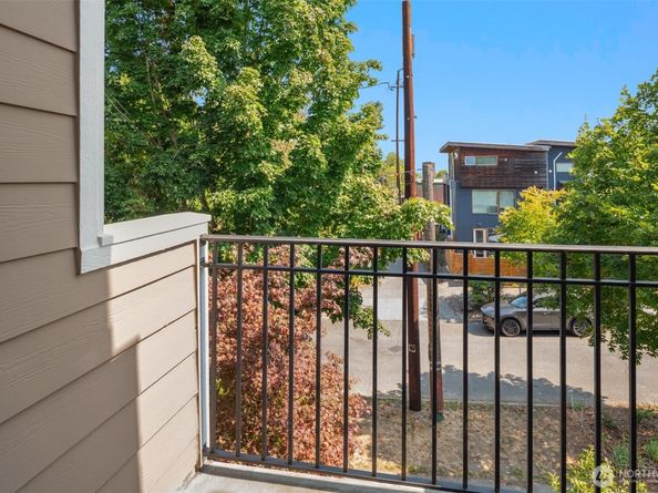 209 18th Avenue E B, Seattle WA 98112