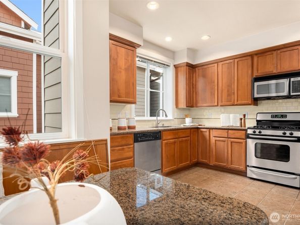 209 18th Avenue E B, Seattle WA 98112