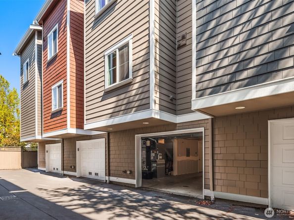 209 18th Avenue E B, Seattle WA 98112