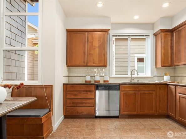 209 18th Avenue E B, Seattle WA 98112