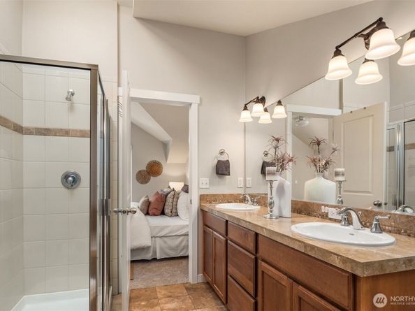 209 18th Avenue E B, Seattle WA 98112