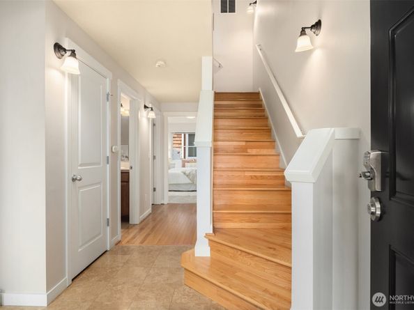 209 18th Avenue E B, Seattle WA 98112