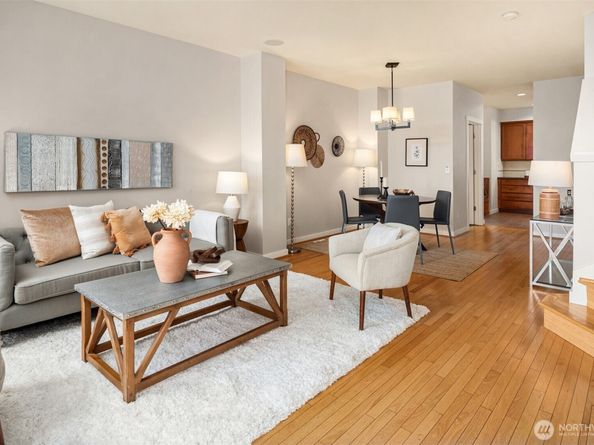 209 18th Avenue E B, Seattle WA 98112