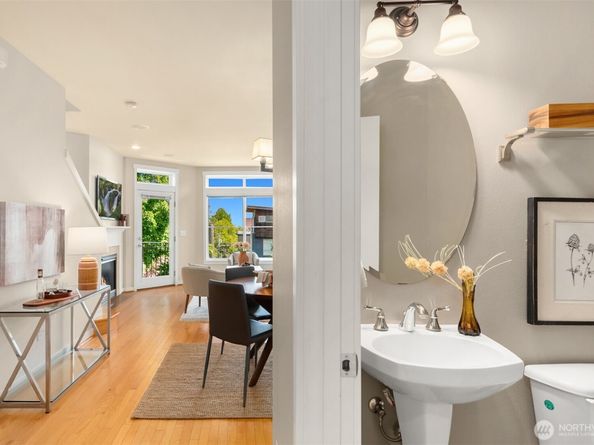 209 18th Avenue E B, Seattle WA 98112
