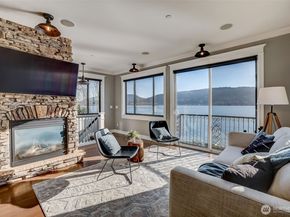 4013 E Lake Sammamish Shore Lane, Sammamish WA 98075