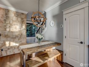 4013 E Lake Sammamish Shore Lane, Sammamish WA 98075